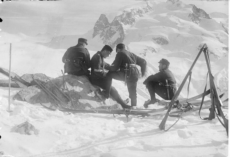 File:Patrouille auf Skiern auf dem Gornergrat - CH-BAR - 3237134.tif