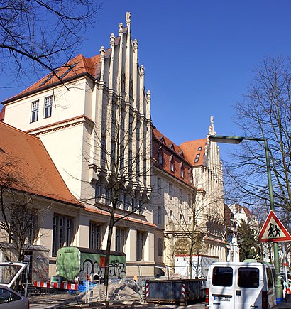 So kommt man zu Paul-Natorp-Gymnasium mit den Öffentlichen - Mehr zum Ort Hier