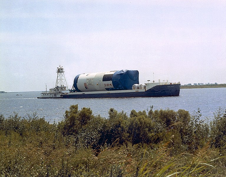 File:Pearl River barge transporting Saturn V S-IC from MTO.jpg