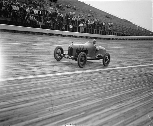 DePaolo racing in 1925