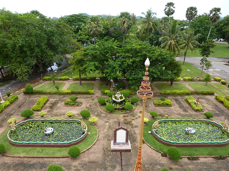 File:Phuket temple1.jpg