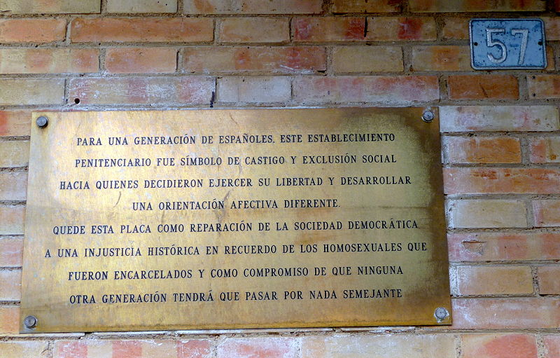 File:Placa homenaje en carcel de Huelva.JPG