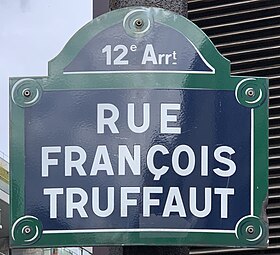 Voir la plaque.