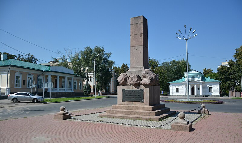 File:Poltava Pershotravneviy Av. Monument of Poltava's Fighters and Protectors and Commandant O.Kelin 01 (YDS 6020).jpg