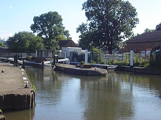 <span class="mw-page-title-main">Ponder's End Lock</span> Paired lock on the River Lee Navigation in England
