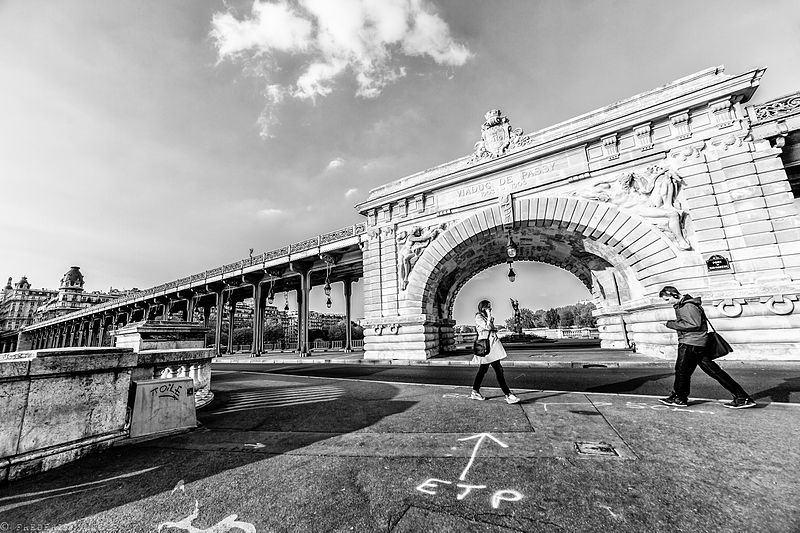 File:Pont de Bir-Hakeim, Paris 2014 001.jpg