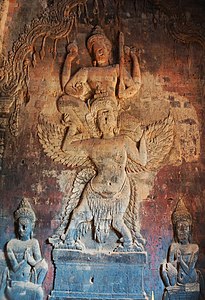 Prasat Kravan Central Shrine, north side.- Relief of Vishnu on garuda. dans la province de Siem_Reap, Cambodge