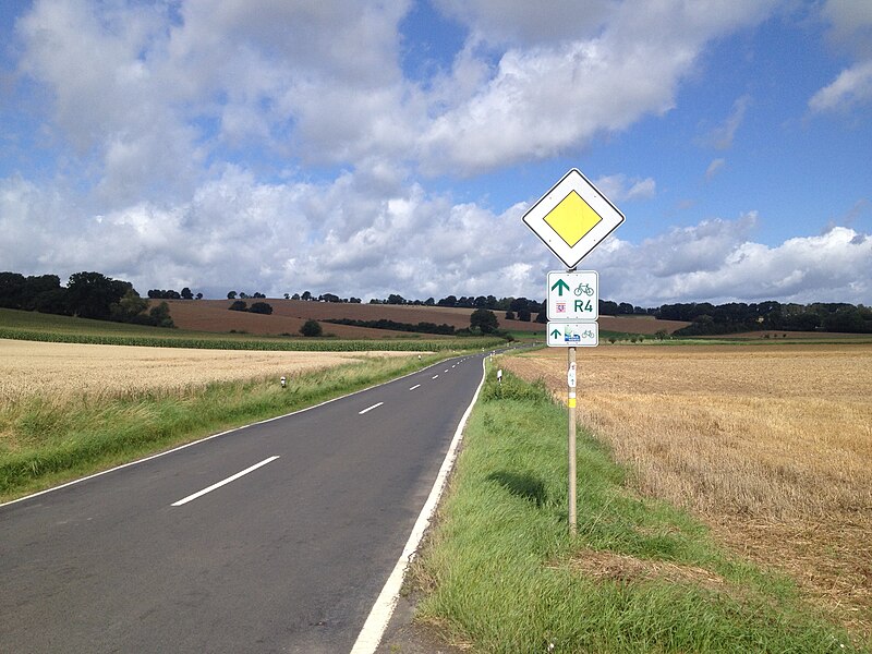 File:Radweg L3074 Niederurff Bischhausen.JPG