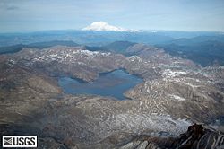 Rainier05 St helens kraterinden Rainier Dağı 02-03-05 med.jpg