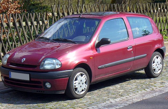 Archivo:Renault Clio II front 20090329.jpg - Wikipedia, la enciclopedia  libre