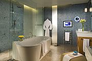 El baño de una de las habitaciones del Swissotel Krasnye Holmy Moscow