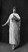 Robe de mariée par Redfern 1918 cropped.jpg