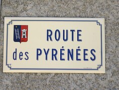 Straat in het dorp Chelle-Spou (Hautes-Pyrénées) 1.jpg