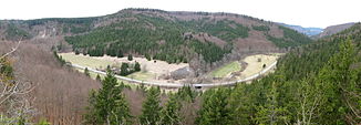 View to the northwest from the Kreidenstein ruins into the Bäratal, which runs from right to left