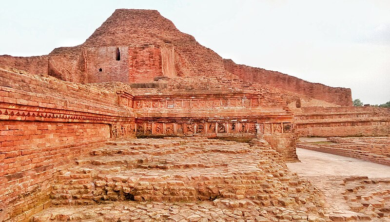 File:Ruins of Somapura Mahavihara, May 2017 47.jpg