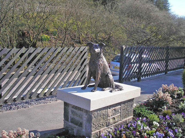 Statue of Ruswarp at Garsdale railway station