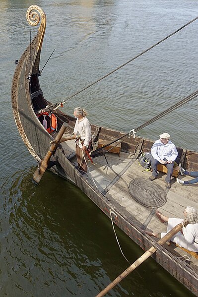 File:Saga Oseberg viking ship replica 2012 Tønsberg Norway Tourists rowing oars Byfjorden Aft Stern akter bakstavn styrbord Rudder ror etc Viewed from Kaldnes footbridge bro 2019-08-24 4602.jpg