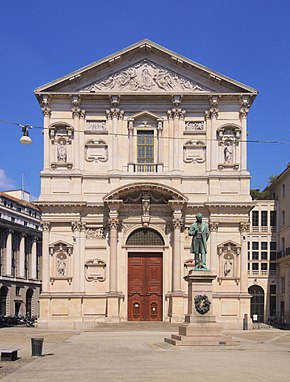 La facciata di San Fedele a Milano (il coronamento superiore è del XIX secolo)
