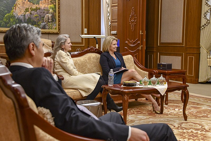 File:Secretary Pompeo Sits with Senior Staff in Pyongyang (45102881622).jpg