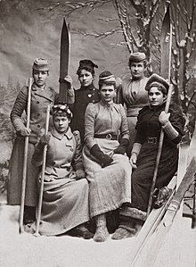 Women members of the Christiana (Oslo) ski club, ca. 1890 Seks unge kvinner fra Kristiania skiforening, 1890-arene (8592417676) (cropped).jpg