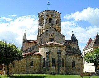 <span class="mw-page-title-main">Semur-en-Brionnais</span> Commune in Bourgogne-Franche-Comté, France