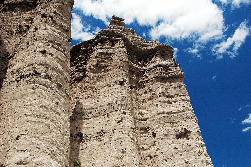 File:Sevier River Formation (Miocene; Joe Lott Creek Canyon, Tushar Mountains, Utah, USA) 15.jpg