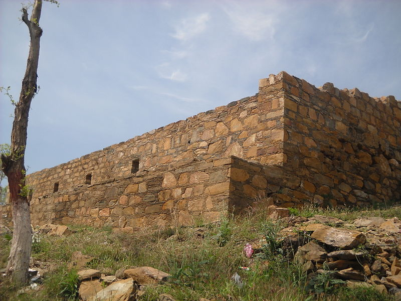 File:Side view of the Buddhist Remains.JPG