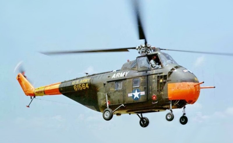 File:Sikorsky S-55 inflight (altered).jpg