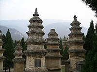 Phía sau chùa Thiếu Lâm Tung Sơn tỉnh Hà Nam (Trung Quốc)