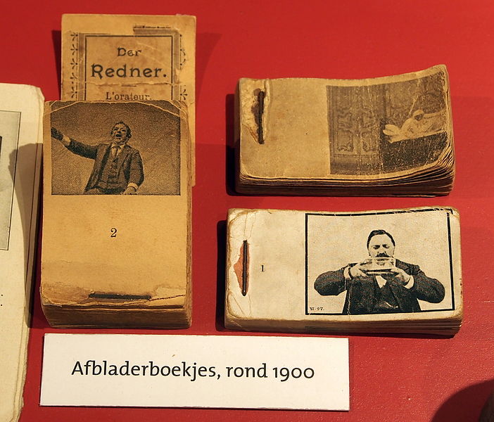 File:Speelgoedmuseum Deventer, Afblader boekjes ca 1900.JPG