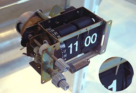 Enlarged inner workings of a split-flap clock