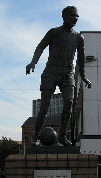 File:Stanley Matthews statue1.jpg