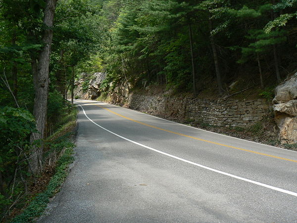 SR 39 as it heads east into Goshen Pass