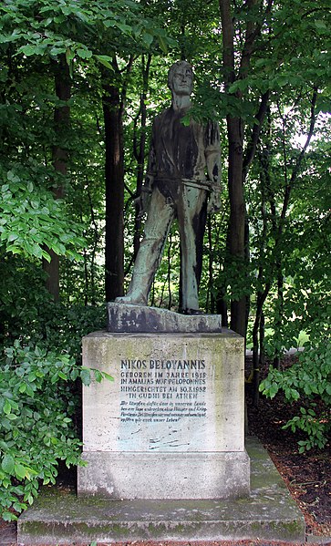 File:Statue Römerweg 39 (Karlh) Nikos Belogiannis&René Graetz&1952.jpg