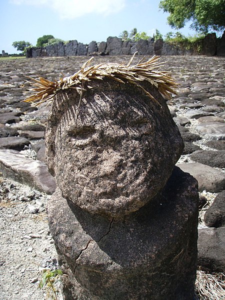 File:Taputapu marae Raiatea little man.jpg