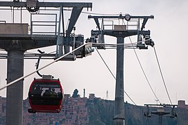 Teleféricos La Paz Linea Roja (12153011596).jpg