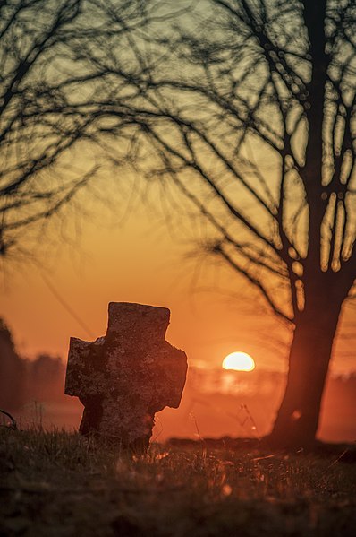 File:The Håle Abandoned Churchyard.jpg