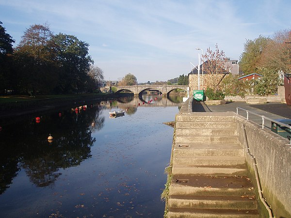 The River Dart facing upstream at Totnes, with Totnes Bridge in the background