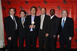 Бакула, Росегартен, Романо, Ройс, Брауэр и Хоффман на церемонии вручения премии «Пибоди» в 2010 году