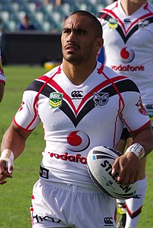 Leuluai playing for Warriors in 2013 Thomas Leuluai.jpg