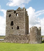 South side of the tower house and artillery house Threave Castle.jpg