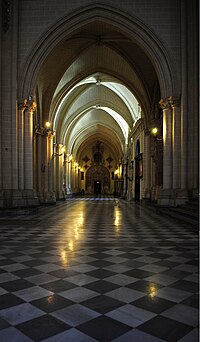 Looking down the main chapel. Toledo Cathedral interior, August 2012.JPG