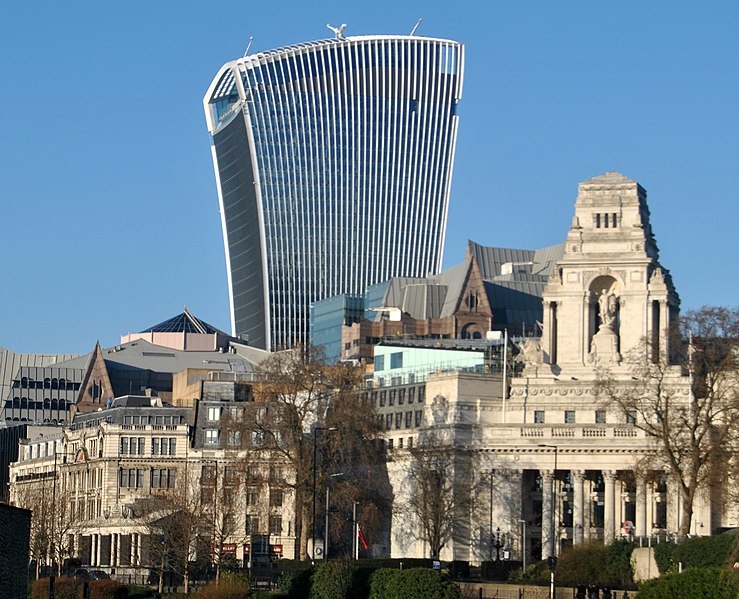 File:Trinity House & Walkie Talkie building christmas Day (15490495484).jpg