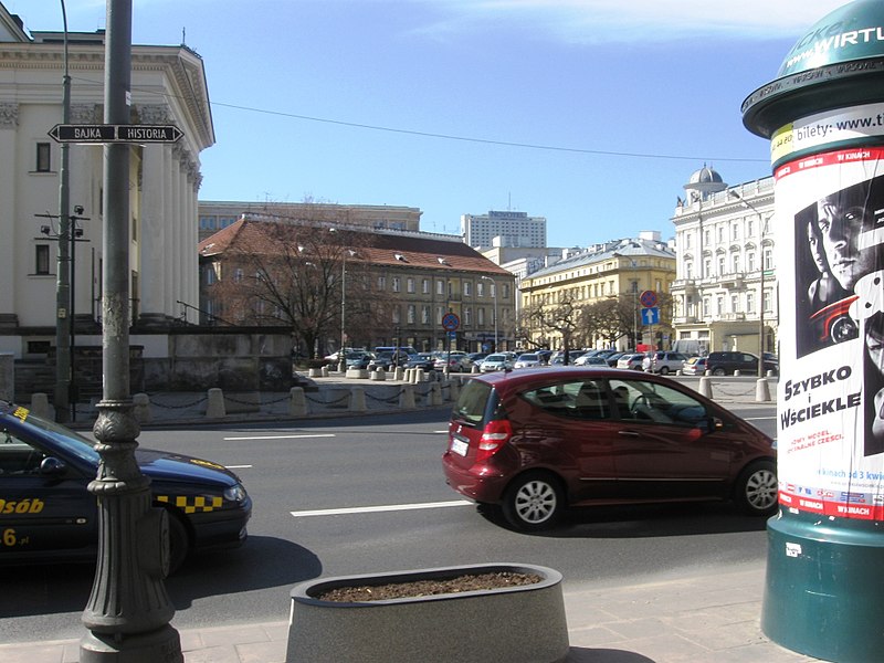 File:Trzech Krzyż, Warsaw.jpg