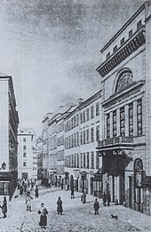 Musikvereinsgebäude (1831–1870) an den Tuchlauben (Haus zum Roten Igel), erstes Gebäude rechts, damals Nr. 558, heute Nr. 12 (Quelle: Wikimedia)