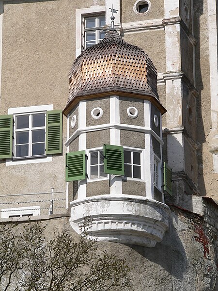 File:Turm Schloss Sandersdorf.jpg