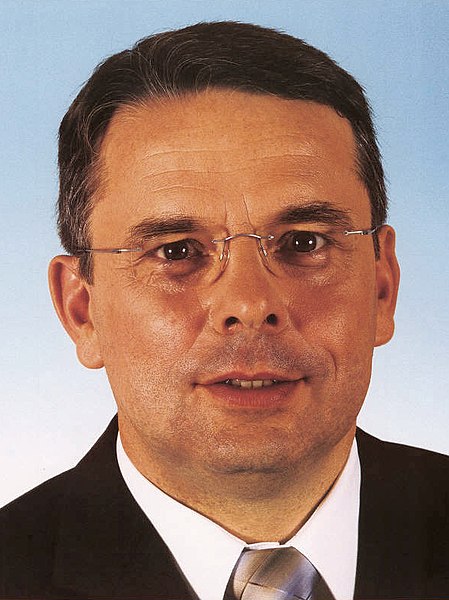 File:Ulrich Junghanns (2004).jpg