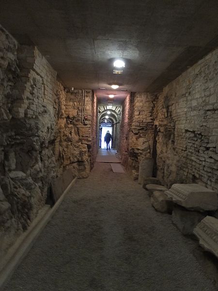 File:Underground of Pula Arena - panoramio - lienyuan lee.jpg