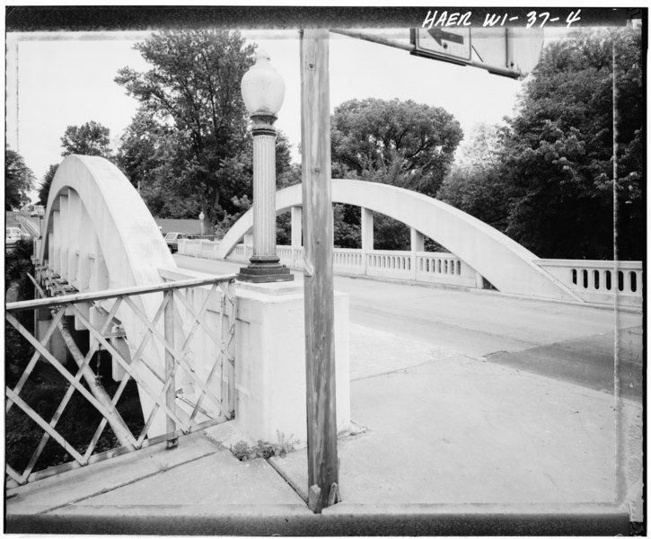 File:VIEW OF NORTHWEST CORNER WITH LIGHT STANDARD, LOOKING SOUTHEAST - Spring Street Bridge, Spanning Duncan Creek, Chippewa Falls, Chippewa County, WI HAER WIS,9-CHIFA,2-4.tif