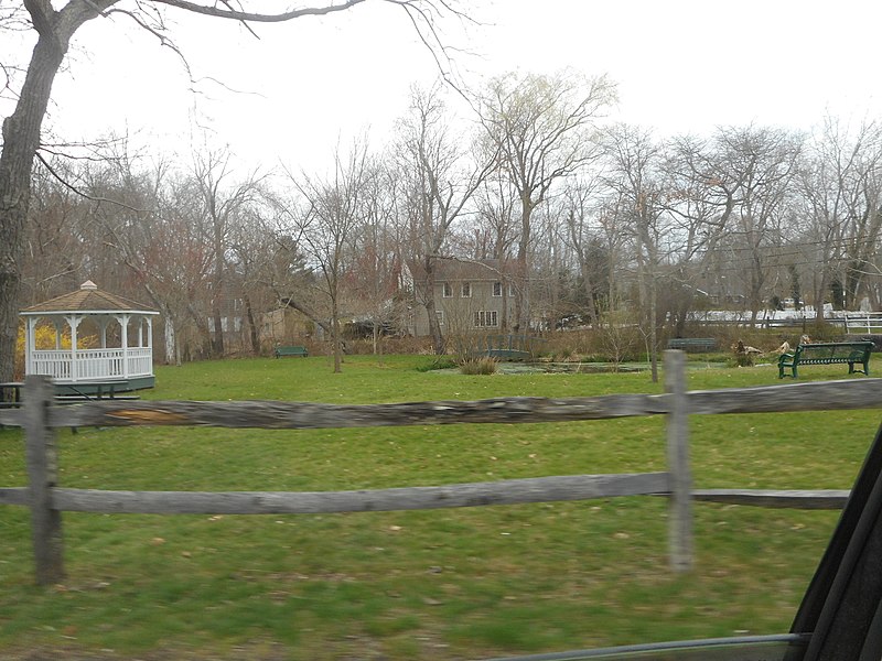 File:Valentine's Corner; Beaverdam Creel East Bank; Brookhaven, New York.jpg